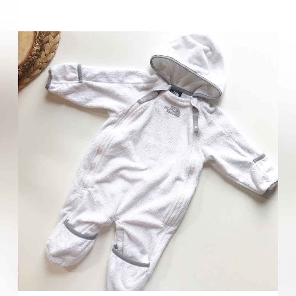 ❄️White North Face Baby Bunting❄️ 6-12 months snow suit coat onesie winter soft